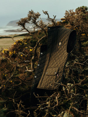 Icon GIlet in Faded Olive.